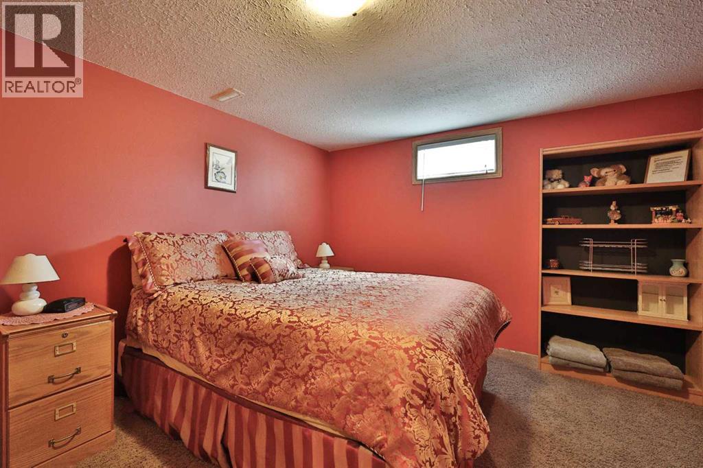 210 S 100 W, Raymond, Alberta  T0K 2S0 - Photo 32 - A2302546