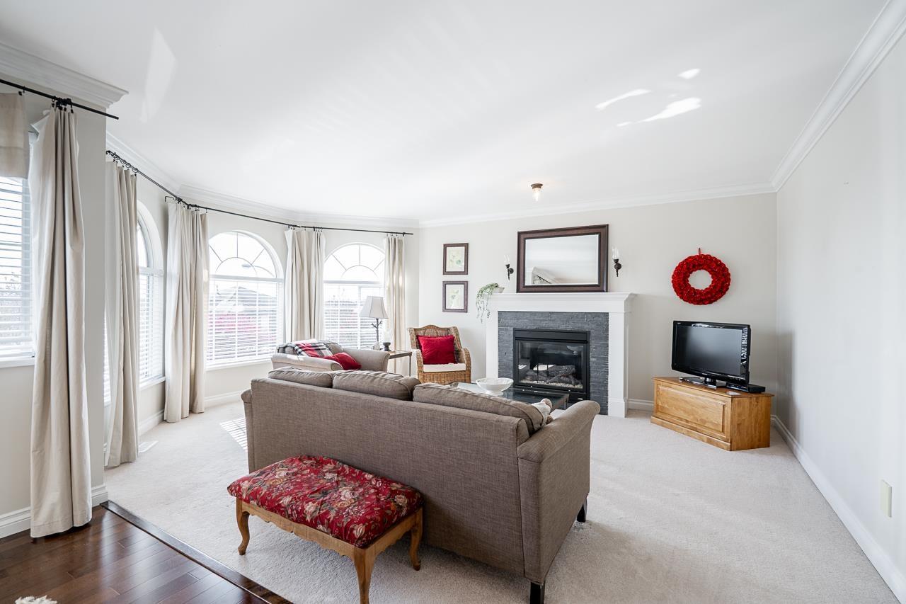 6031 189a Street, Surrey, British Columbia  V3S 8A3 - Photo 2 - R3114463