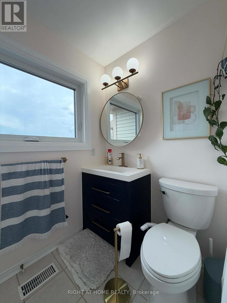 63 Candlebrook Drive S, Whitby, Ontario  L1R 2V6 - Photo 19 - E13032414