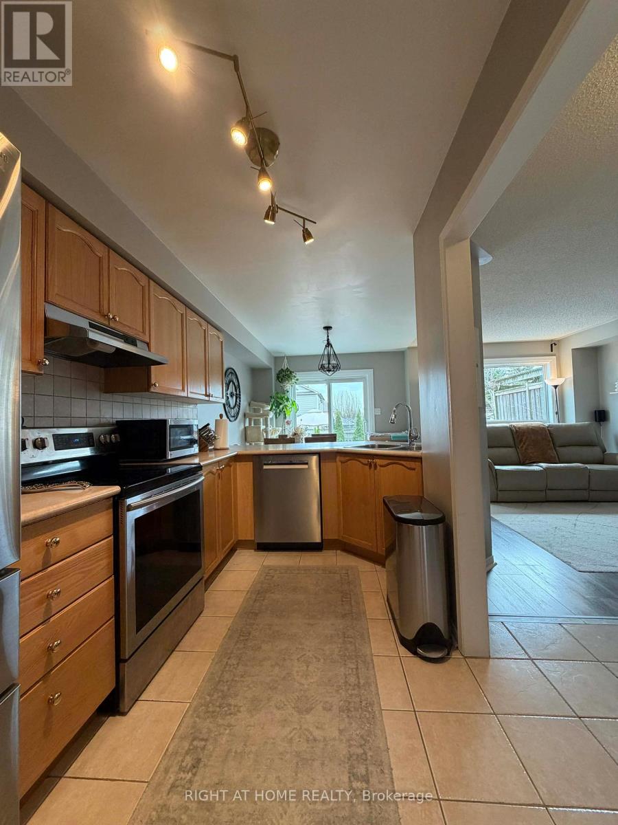 63 Candlebrook Drive S, Whitby, Ontario  L1R 2V6 - Photo 5 - E13032414