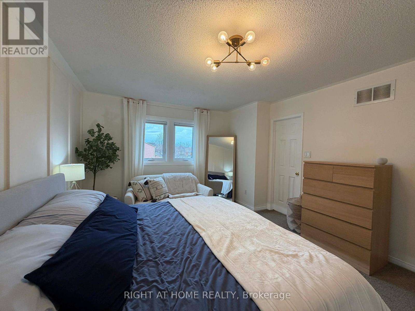 63 Candlebrook Drive S, Whitby, Ontario  L1R 2V6 - Photo 17 - E13032414