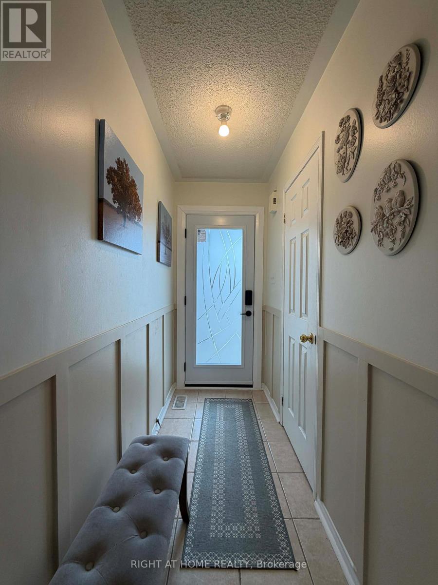 63 Candlebrook Drive S, Whitby, Ontario  L1R 2V6 - Photo 4 - E13032414