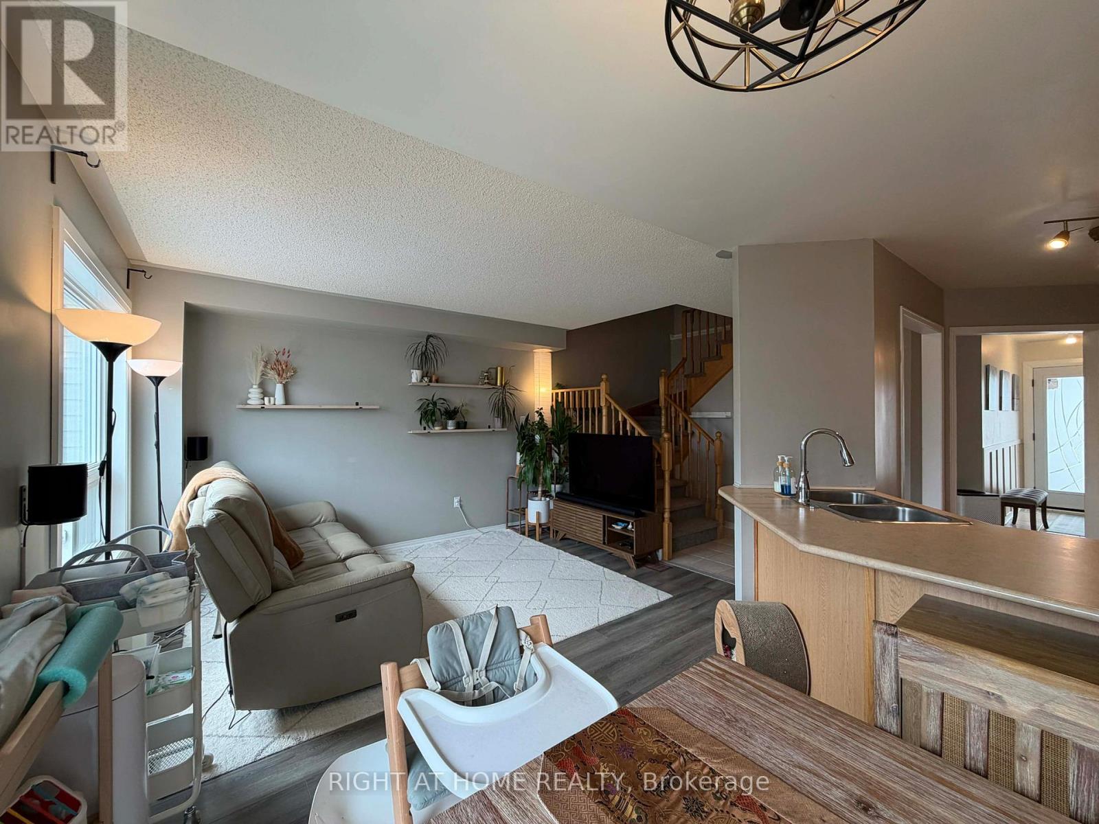 63 Candlebrook Drive S, Whitby, Ontario  L1R 2V6 - Photo 8 - E13032414