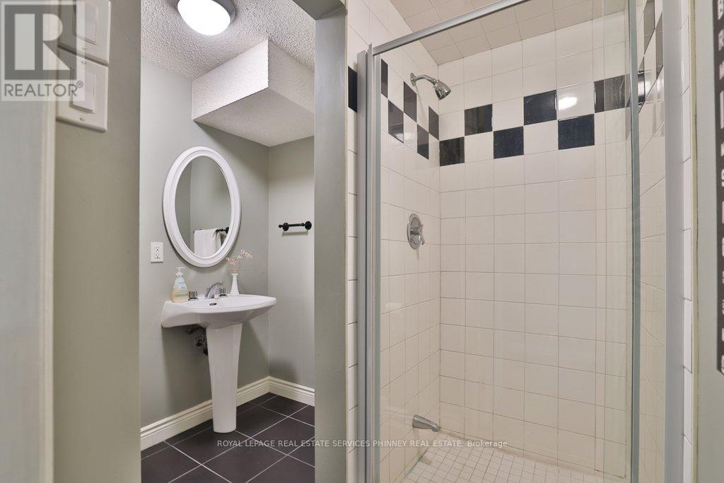 1244 Woodland Avenue, Mississauga, Ontario  L5G 2X9 - Photo 37 - W12820926