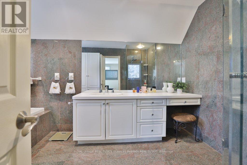 1244 Woodland Avenue, Mississauga, Ontario  L5G 2X9 - Photo 20 - W12820926