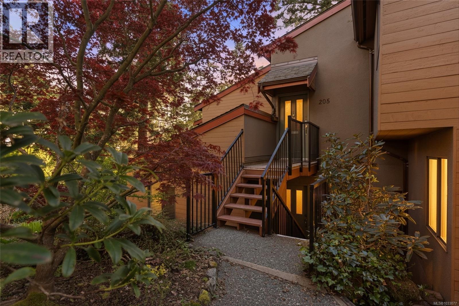 205 2341 Harbour Rd, Sidney, British Columbia