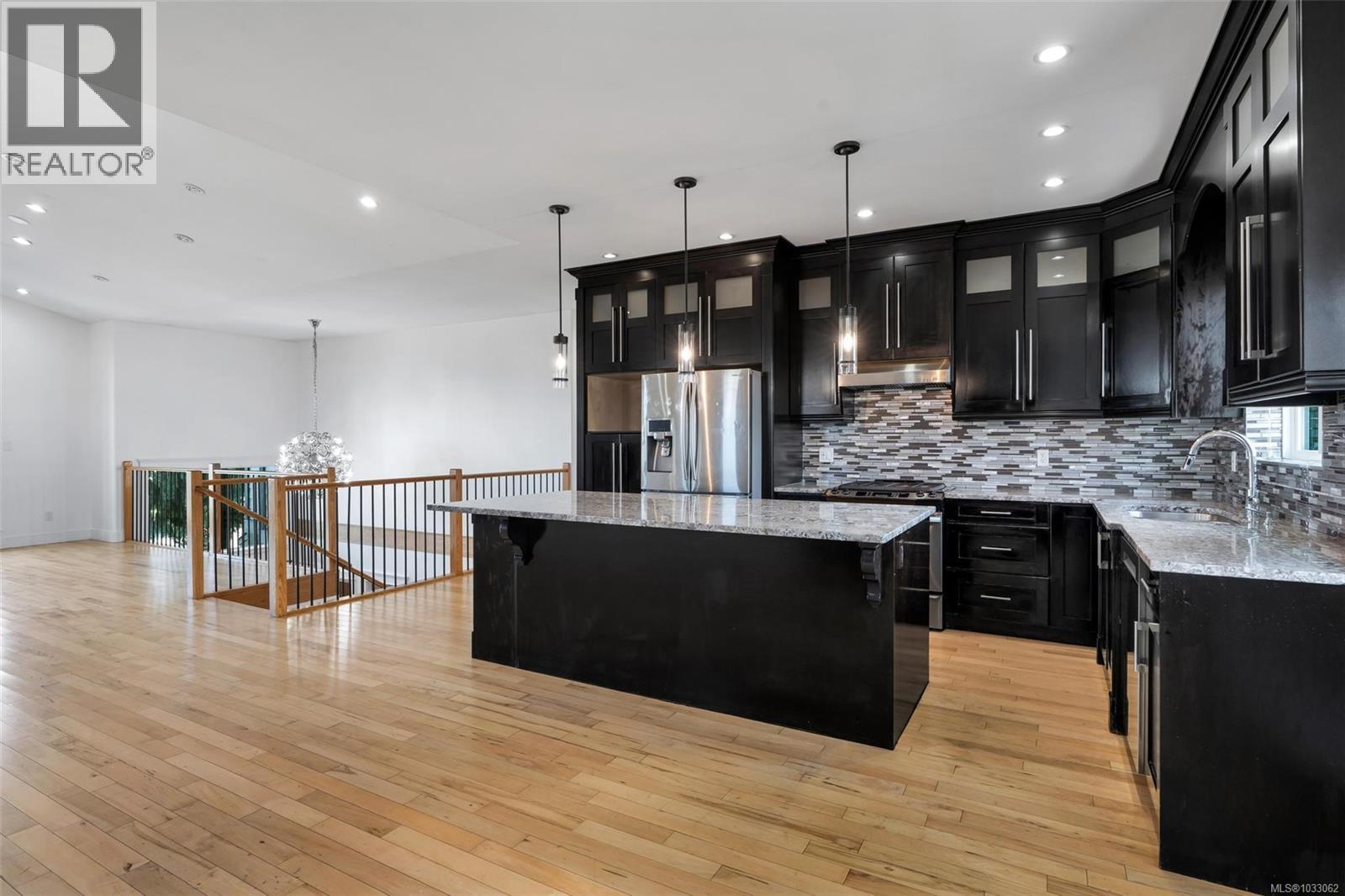 3264 Irma St, Saanich, British Columbia  V8Z 3R8 - Photo 10 - 1033062