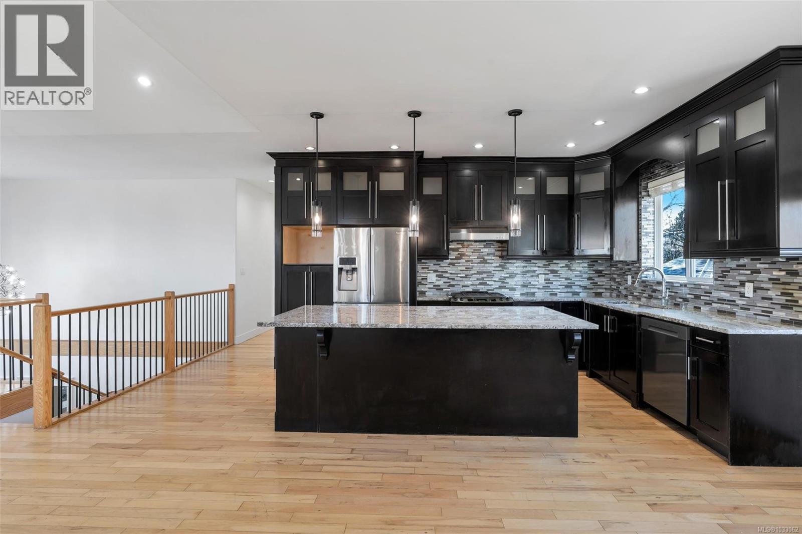 3264 Irma St, Saanich, British Columbia  V8Z 3R8 - Photo 12 - 1033062