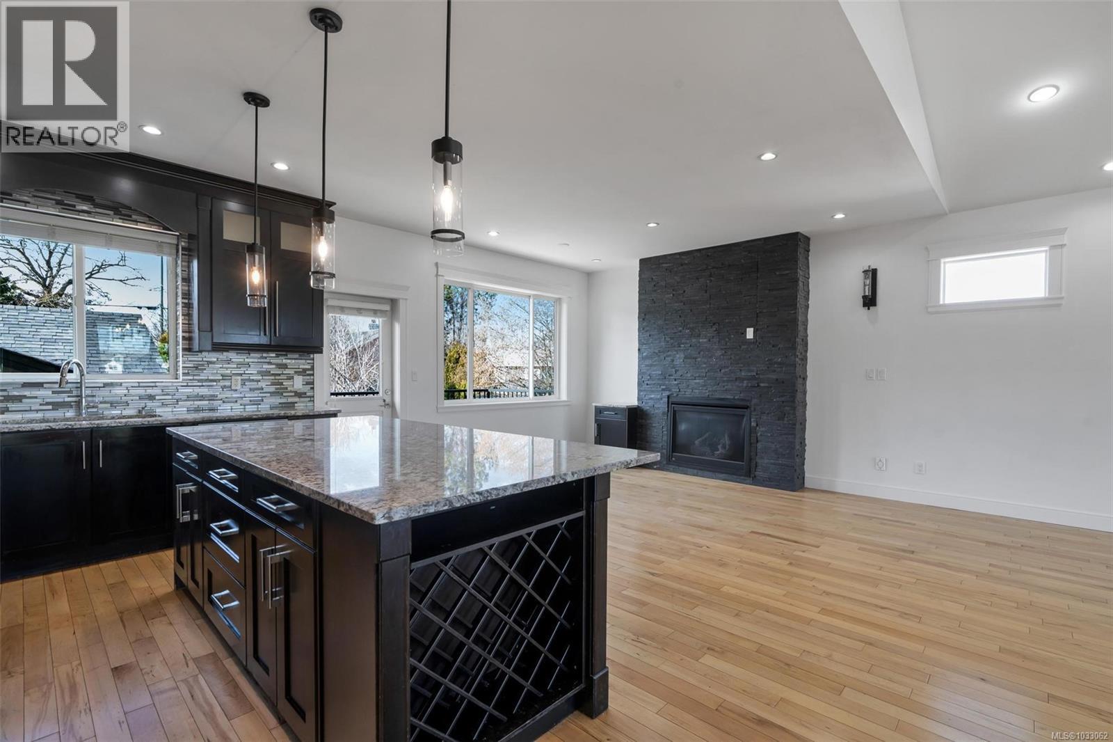 3264 Irma St, Saanich, British Columbia  V8Z 3R8 - Photo 13 - 1033062