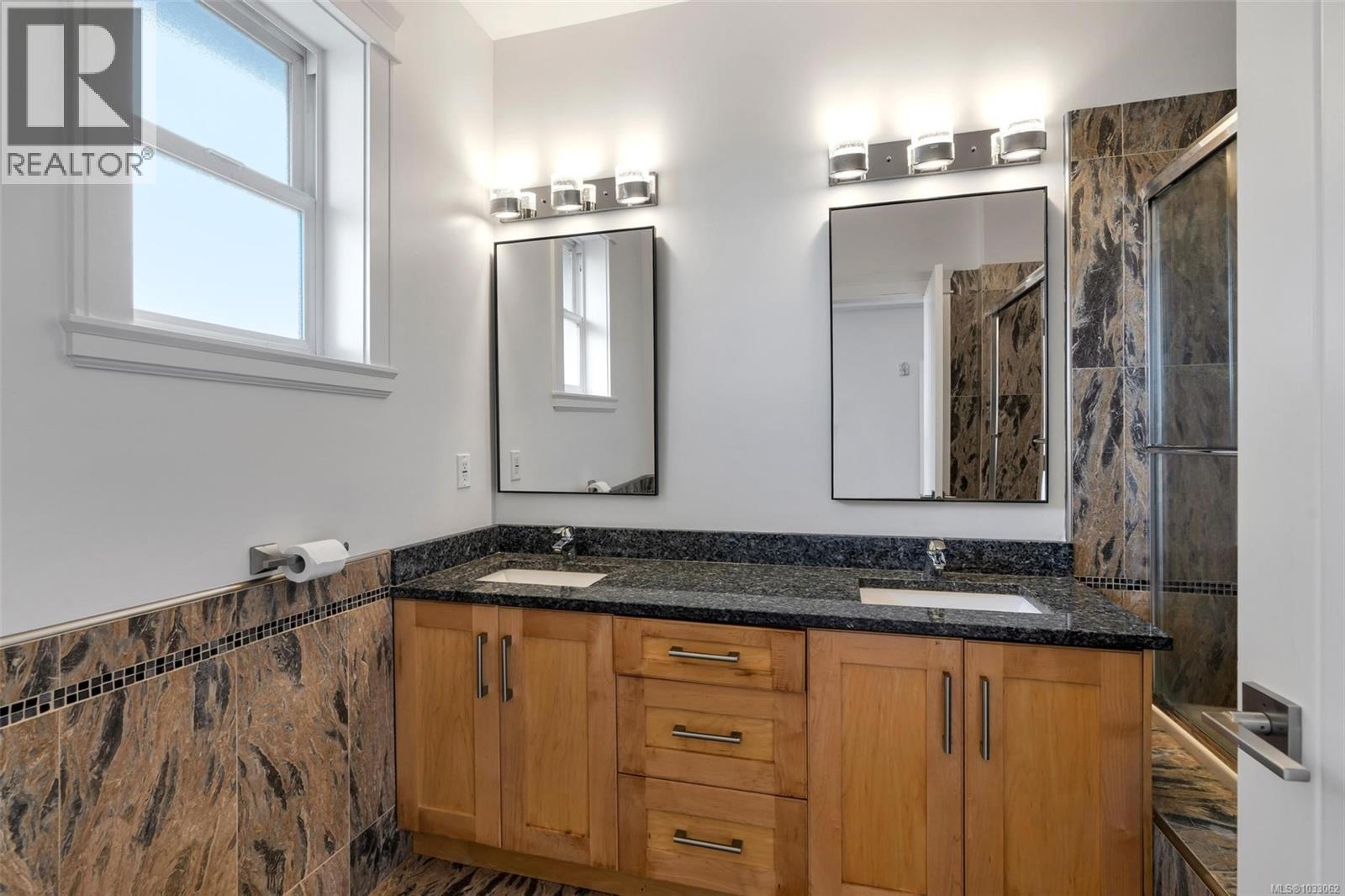 3264 Irma St, Saanich, British Columbia  V8Z 3R8 - Photo 17 - 1033062