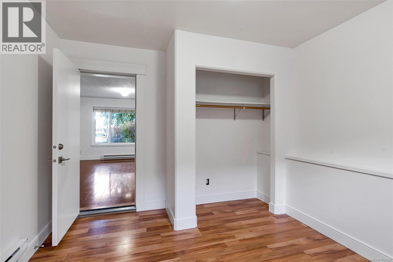 3264 Irma St, Saanich, British Columbia  V8Z 3R8 - Photo 29 - 1033062