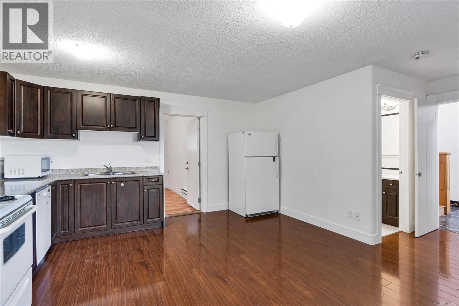 3264 Irma St, Saanich, British Columbia  V8Z 3R8 - Photo 30 - 1033062