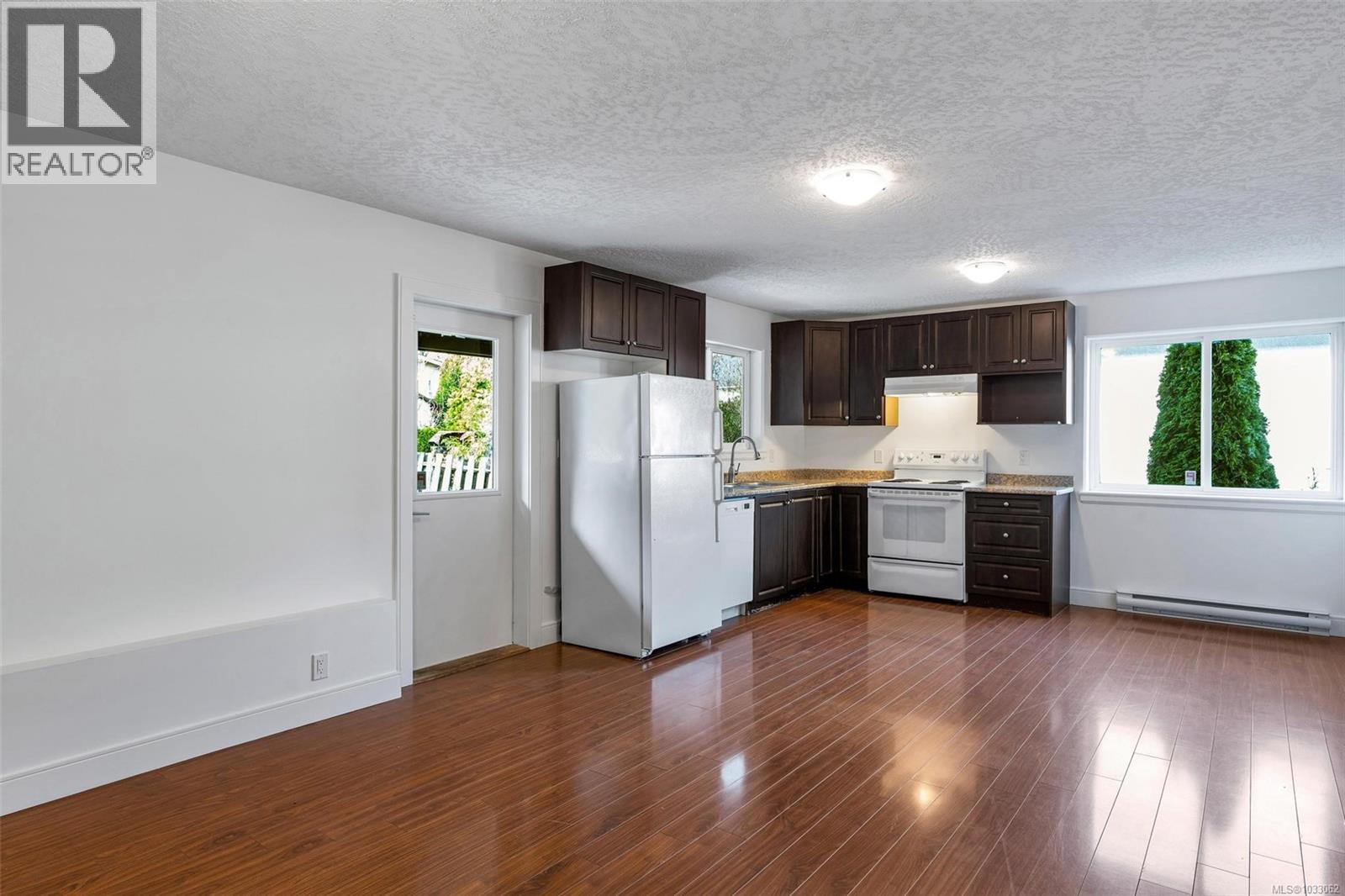 3264 Irma St, Saanich, British Columbia  V8Z 3R8 - Photo 33 - 1033062