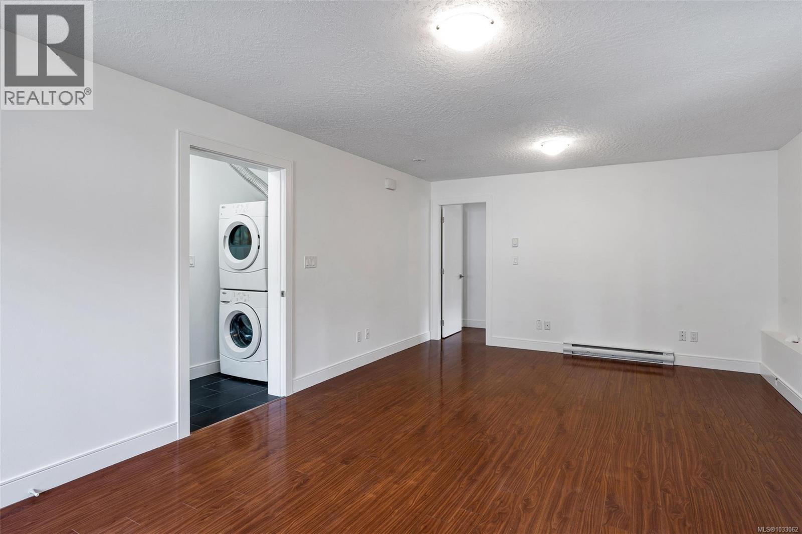 3264 Irma St, Saanich, British Columbia  V8Z 3R8 - Photo 36 - 1033062