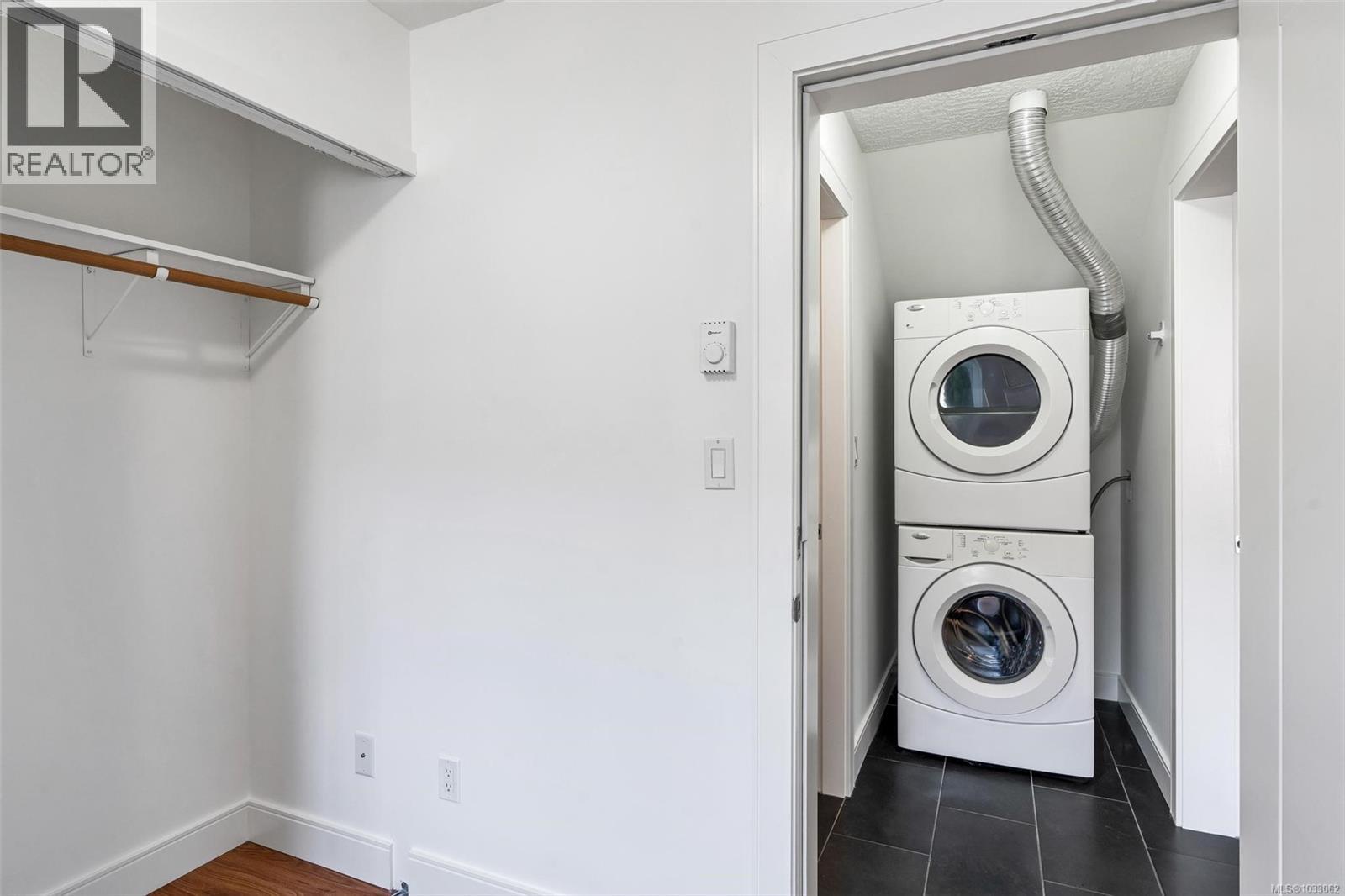 3264 Irma St, Saanich, British Columbia  V8Z 3R8 - Photo 38 - 1033062