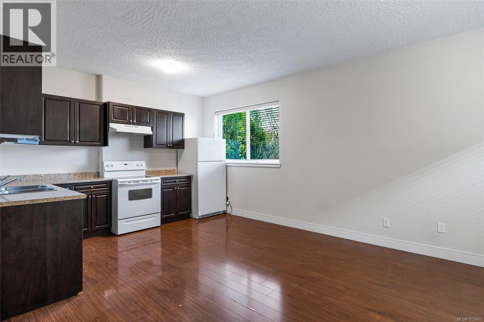 3264 Irma St, Saanich, British Columbia  V8Z 3R8 - Photo 41 - 1033062