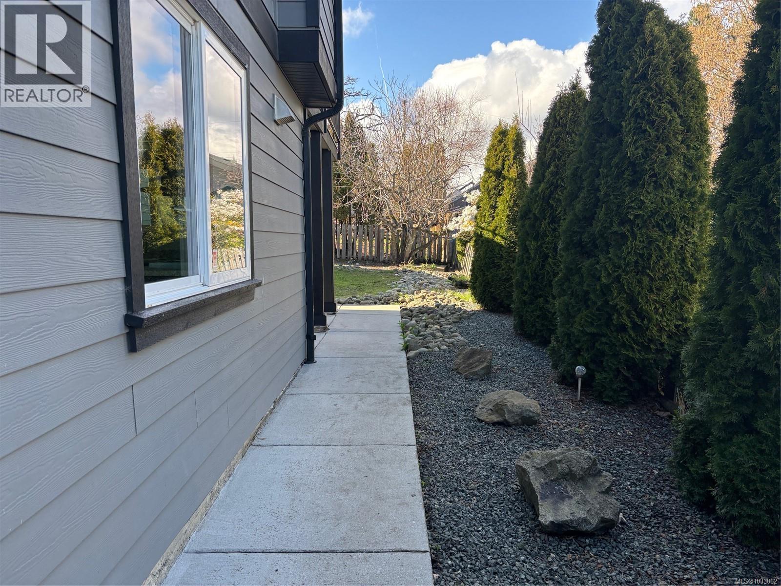 3264 Irma St, Saanich, British Columbia  V8Z 3R8 - Photo 47 - 1033062