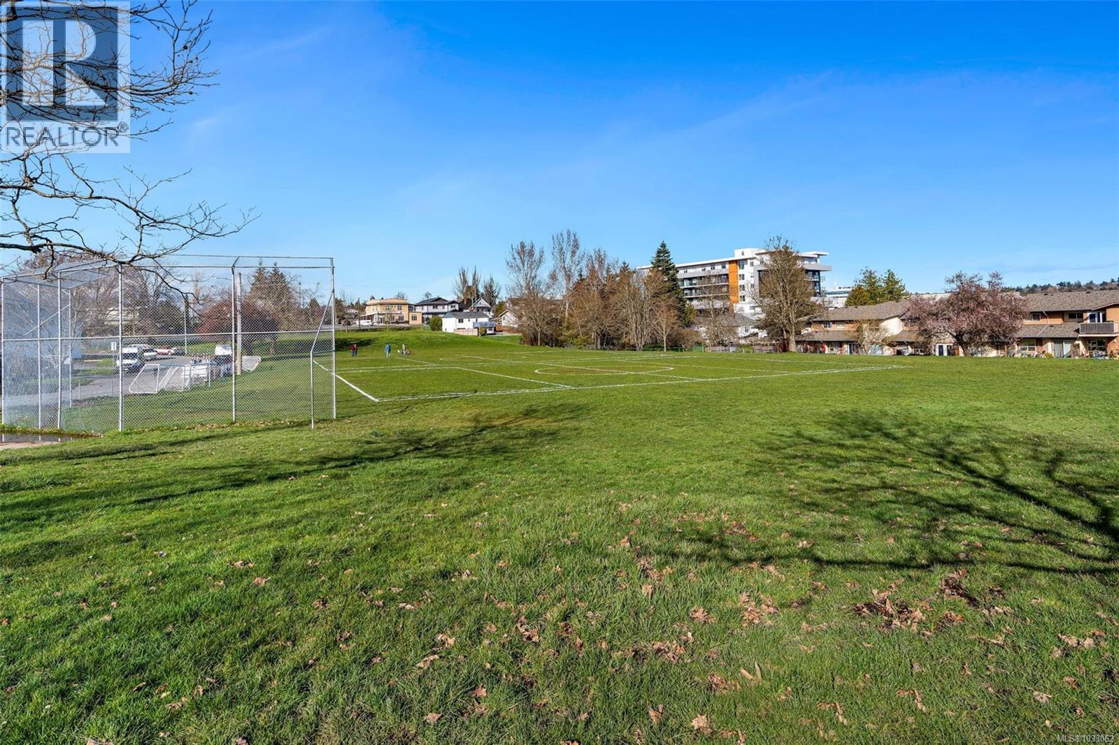 3264 Irma St, Saanich, British Columbia  V8Z 3R8 - Photo 56 - 1033062