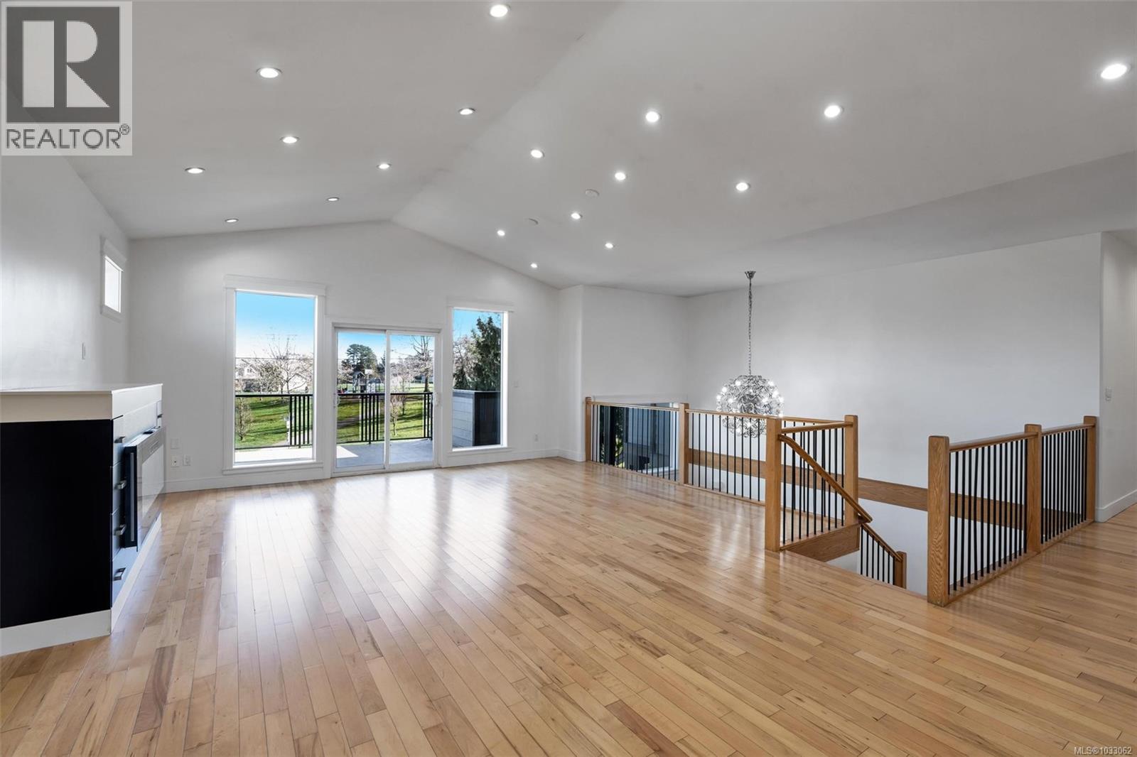 3264 Irma St, Saanich, British Columbia  V8Z 3R8 - Photo 7 - 1033062