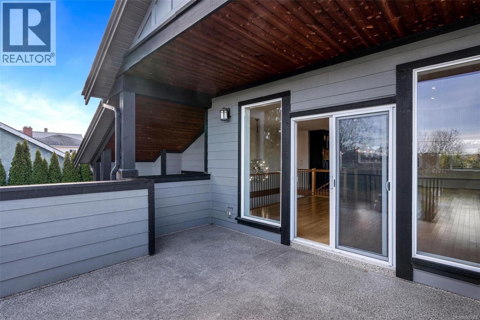 3264 Irma St, Saanich, British Columbia  V8Z 3R8 - Photo 9 - 1033062