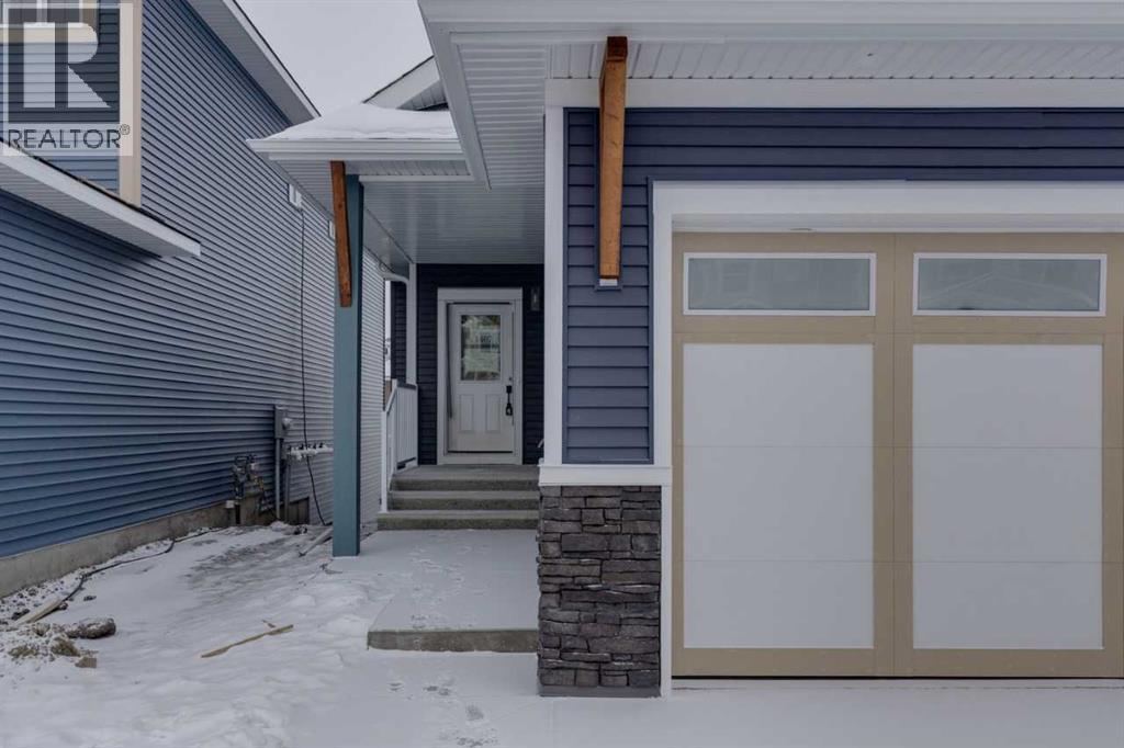 1402 Bayview Crescent SW, Airdrie, Alberta  T4B 5N9 - Photo 4 - A2275452