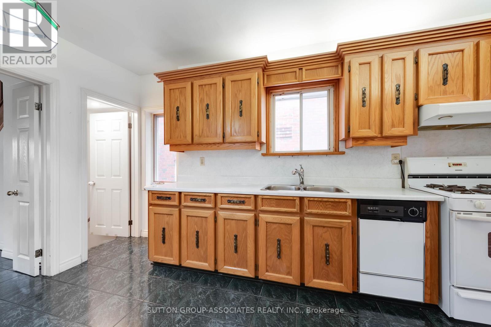 519 Rushton Road, Toronto, Ontario  M6C 2Y6 - Photo 11 - C13032788