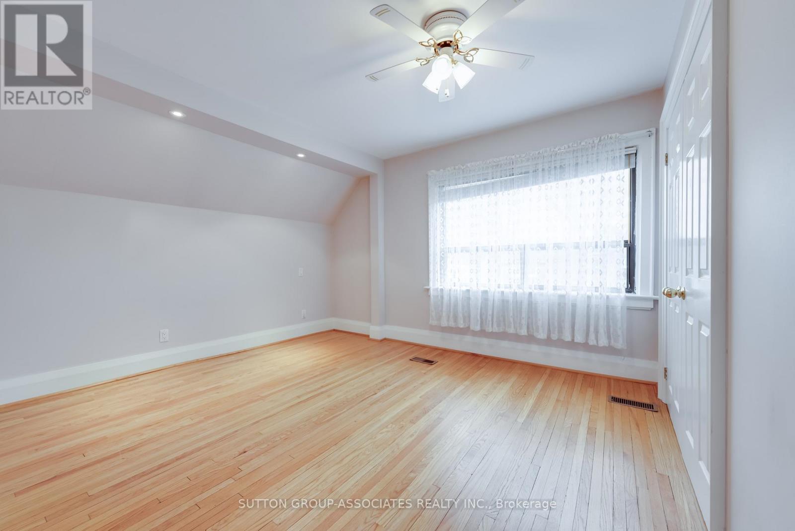 519 Rushton Road, Toronto, Ontario  M6C 2Y6 - Photo 15 - C13032788