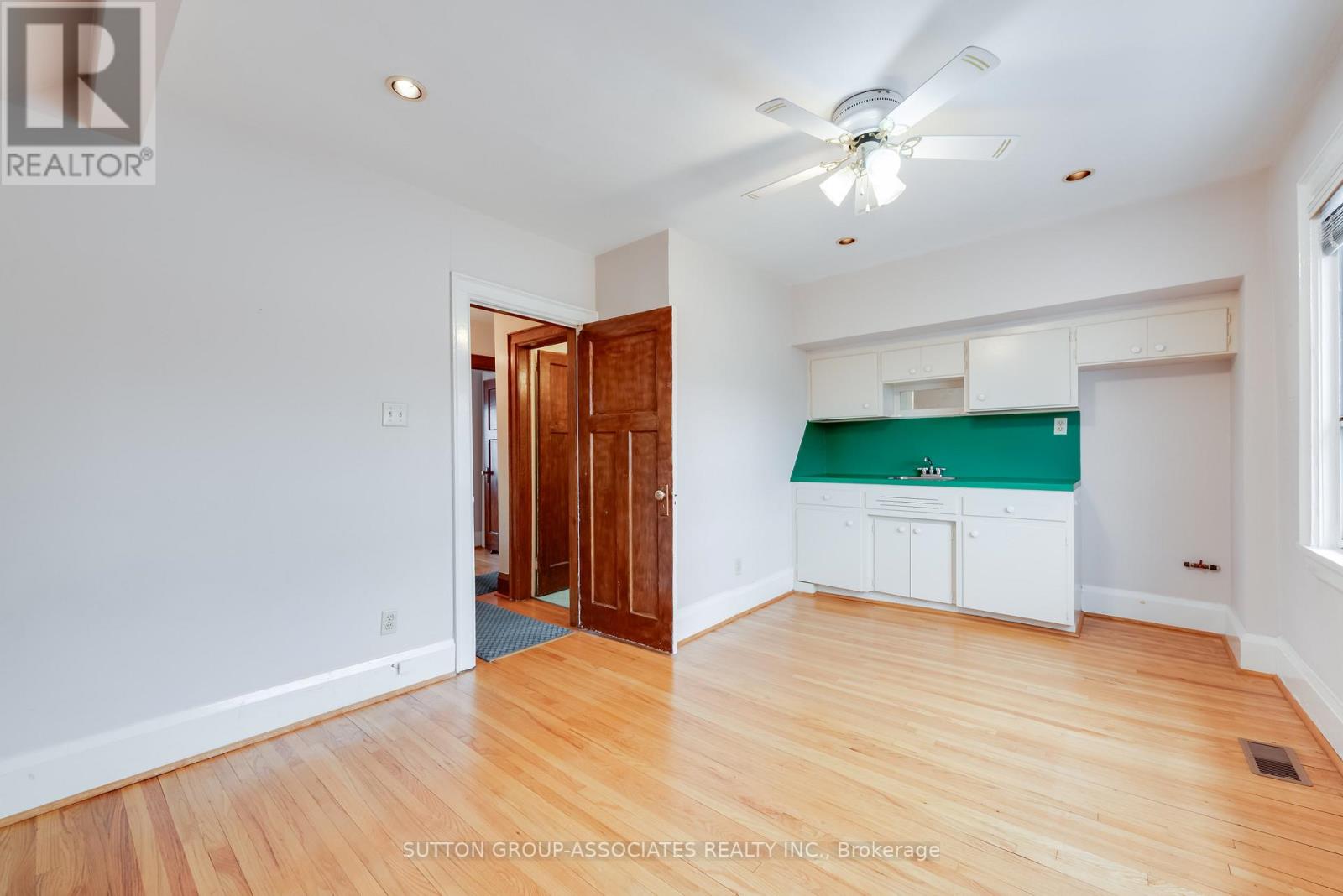 519 Rushton Road, Toronto, Ontario  M6C 2Y6 - Photo 21 - C13032788