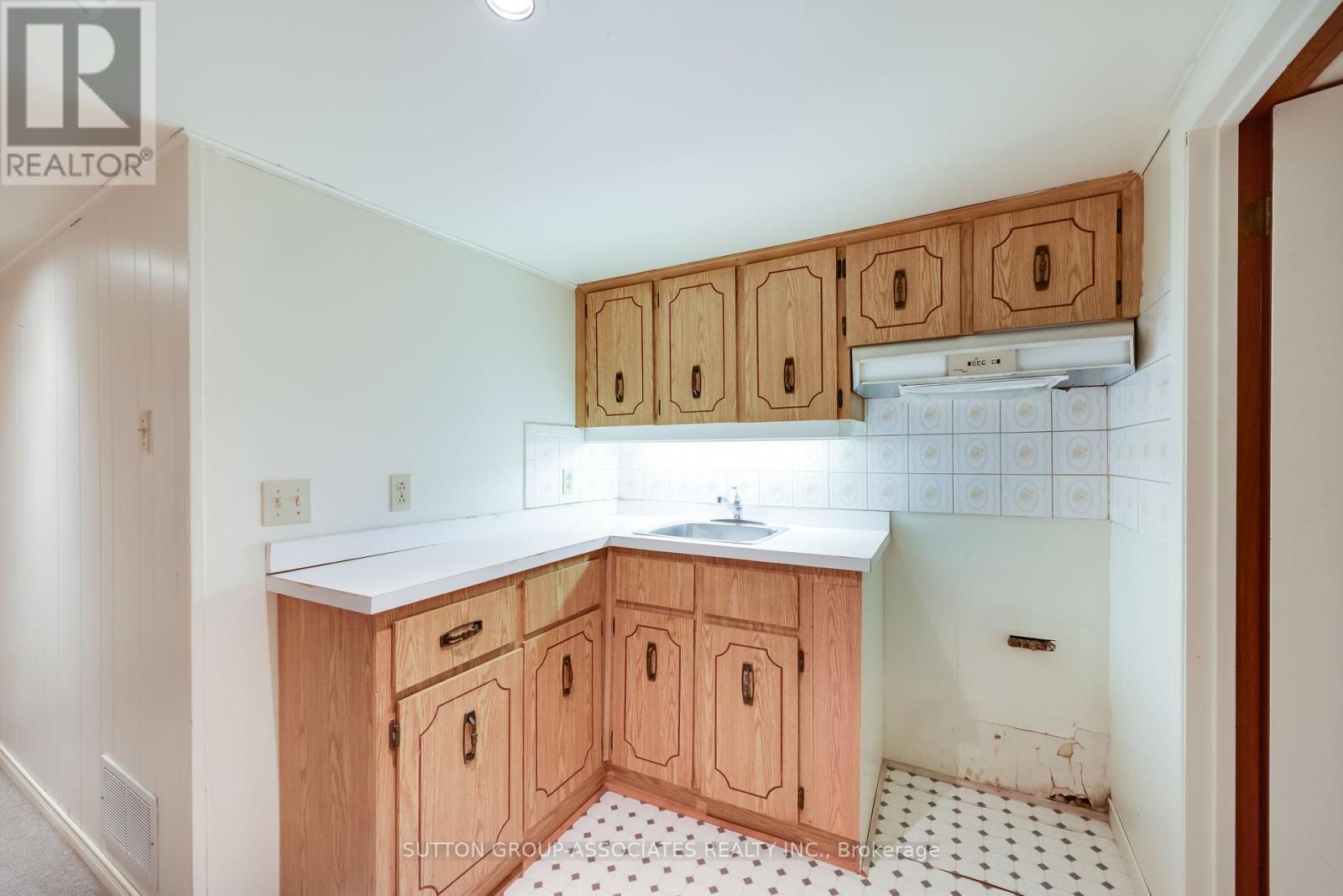 519 Rushton Road, Toronto, Ontario  M6C 2Y6 - Photo 28 - C13032788