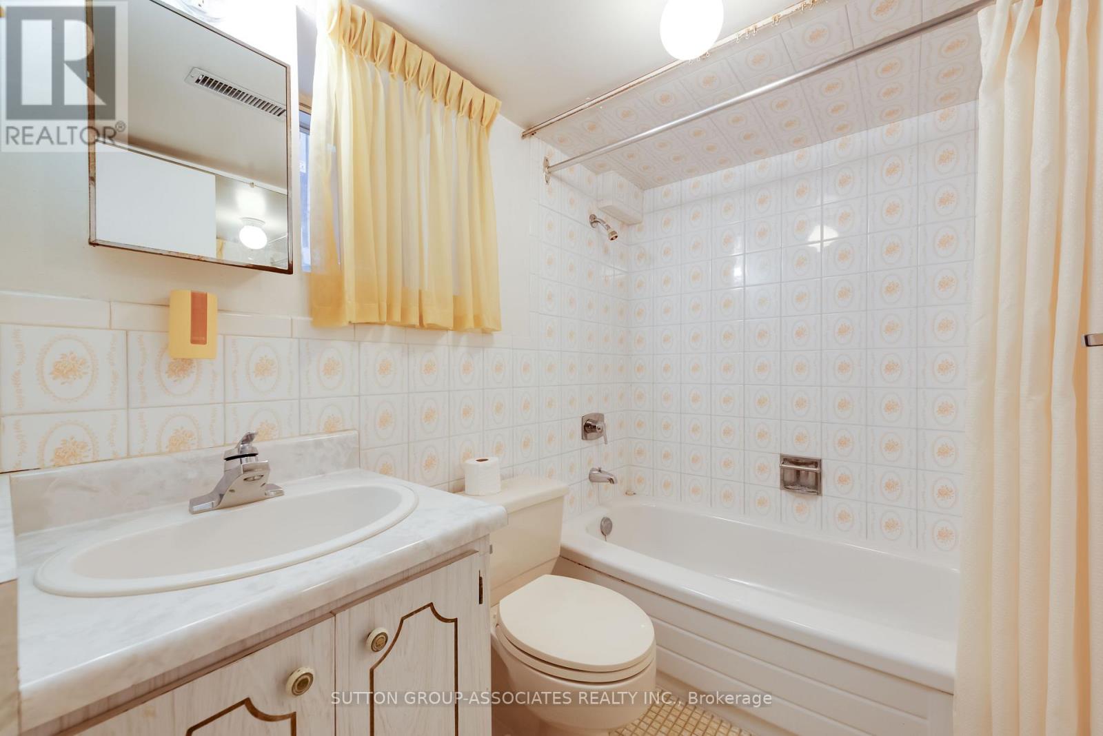 519 Rushton Road, Toronto, Ontario  M6C 2Y6 - Photo 32 - C13032788