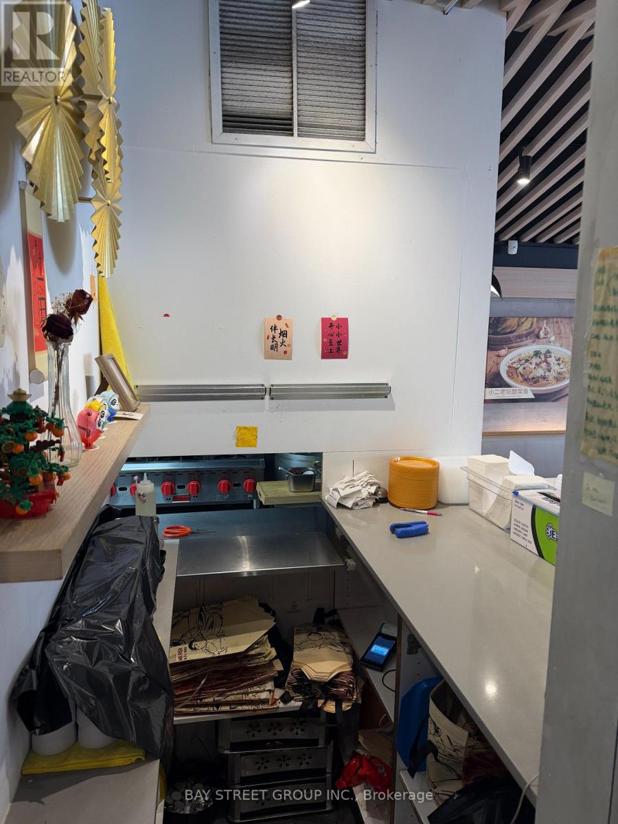 5321 Yonge Street, Toronto, Ontario  M2N 5R4 - Photo 6 - C13032792