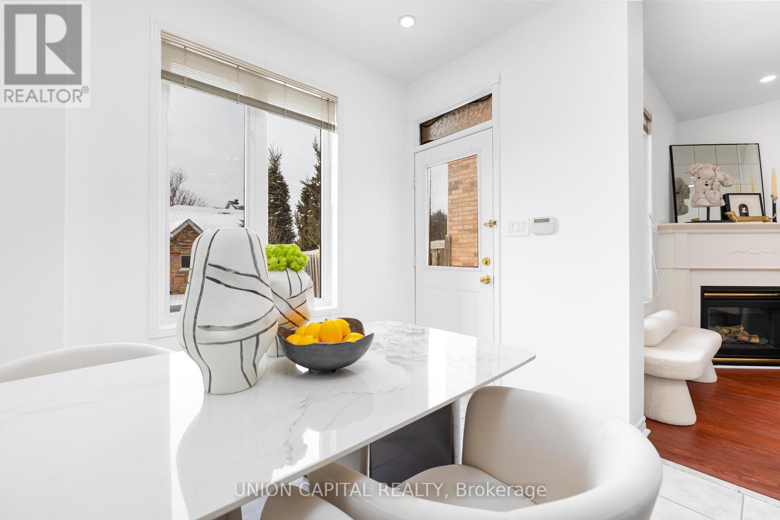 29 Queen's Plate Drive, Markham, Ontario  L6C 2A9 - Photo 15 - N12927968