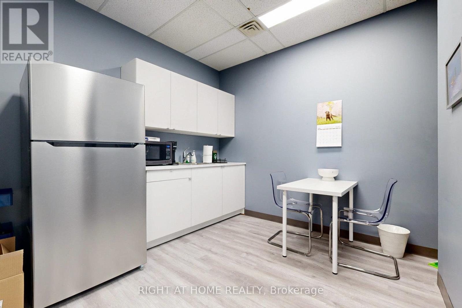 305 - Rm 4 - 240 Duncan Mill Road, Toronto, Ontario  M3B 3S6 - Photo 13 - C12984390