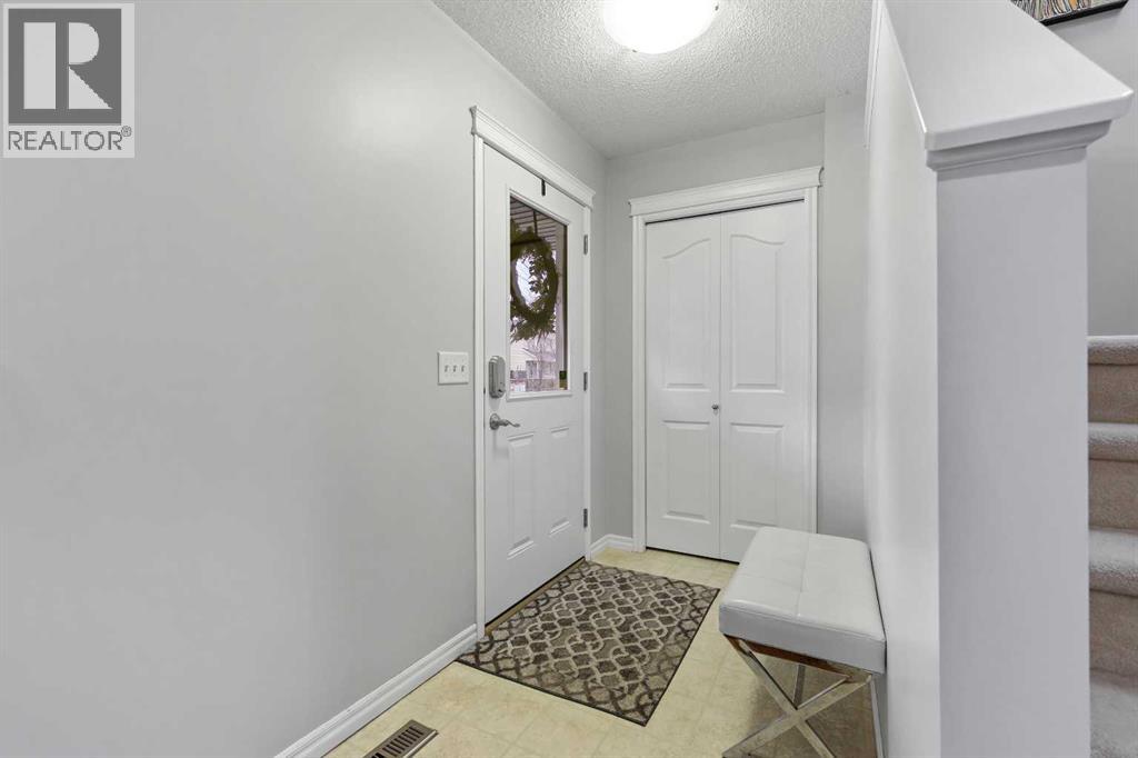 25 Mckinnon Street NW, Langdon, Alberta  T0J 1X2 - Photo 3 - A2270671