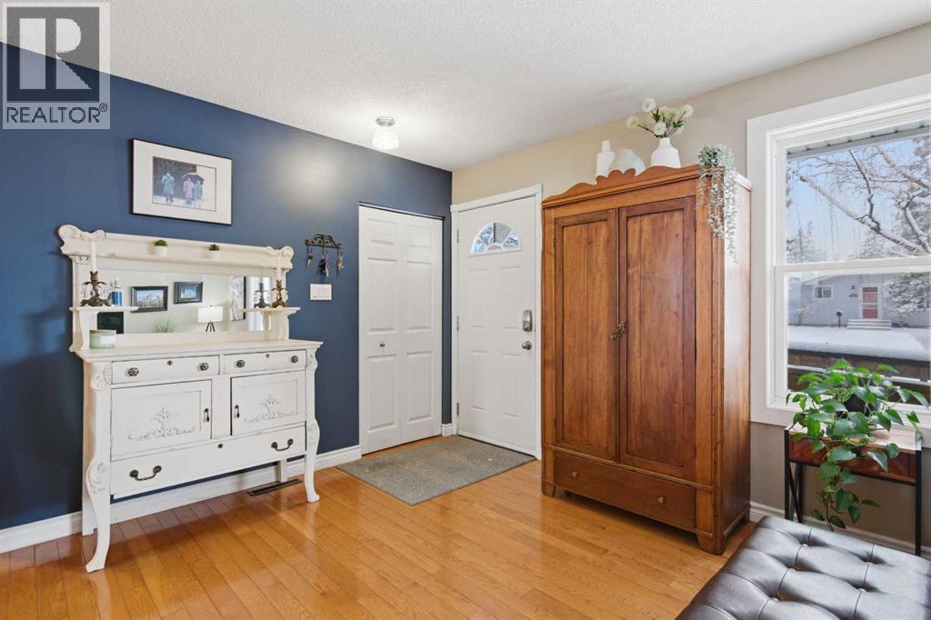 527 Athlone Road SE, Calgary, Alberta  T2H 1V8 - Photo 4 - A2292067