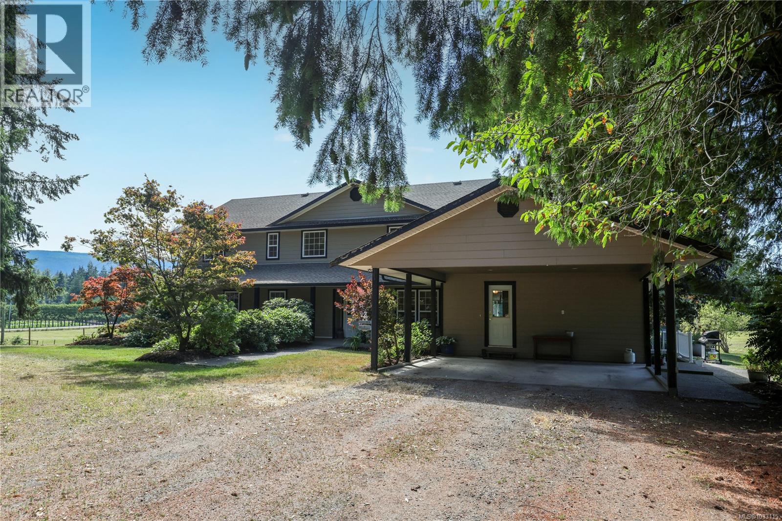 2332 Endall Rd, Black Creek, British Columbia  V9J 1G7 - Photo 2 - 1033115