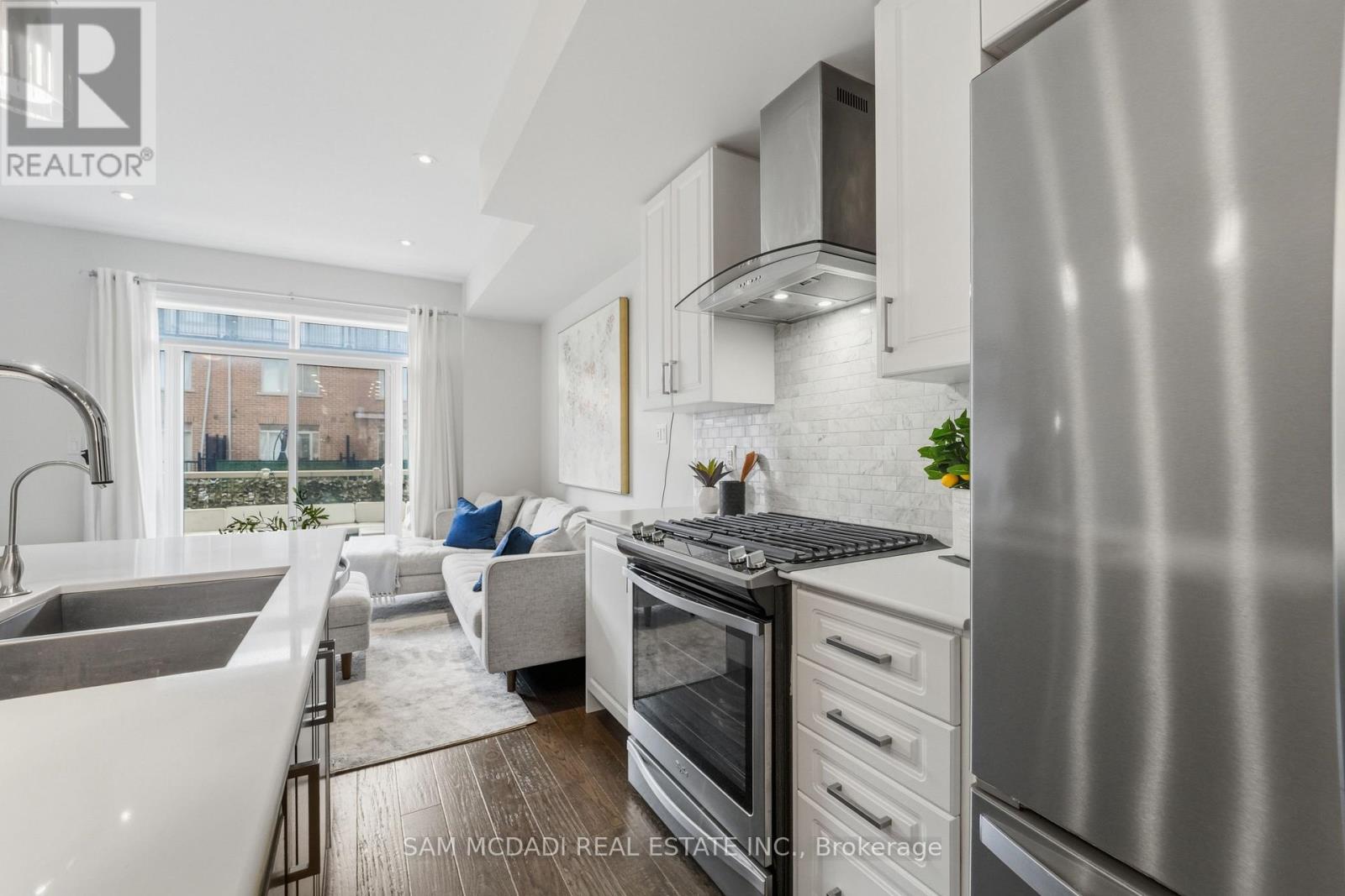 61 Edward Horton Crescent, Toronto, Ontario  M8Z 0E7 - Photo 10 - W13032824