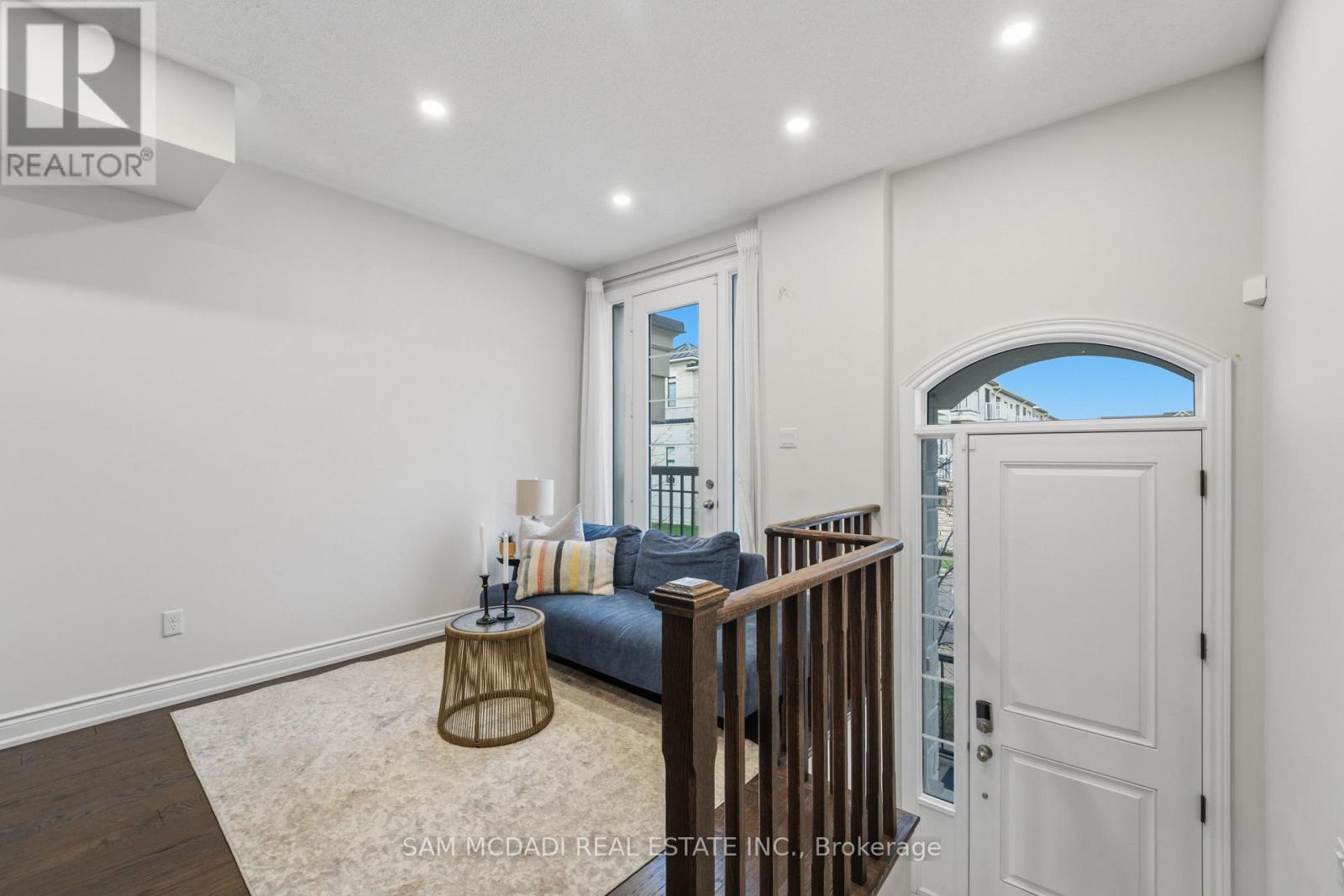 61 Edward Horton Crescent, Toronto, Ontario  M8Z 0E7 - Photo 4 - W13032824