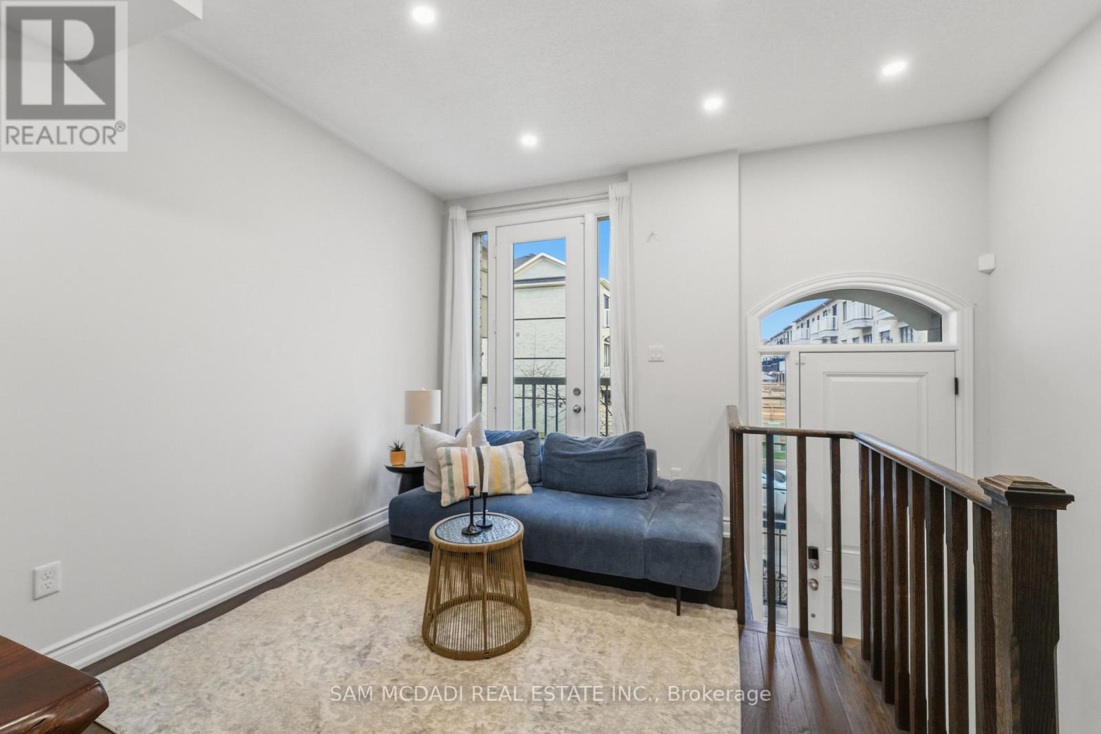 61 Edward Horton Crescent, Toronto, Ontario  M8Z 0E7 - Photo 5 - W13032824