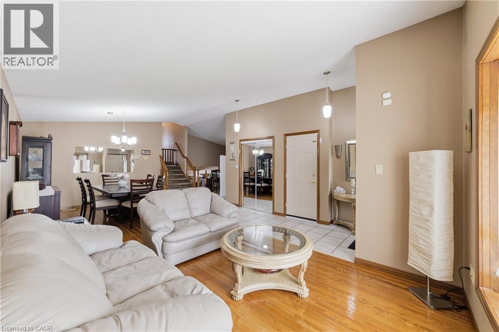 19 Sedona Court, Hamilton, Ontario  L9B 2R1 - Photo 7 - 40823033