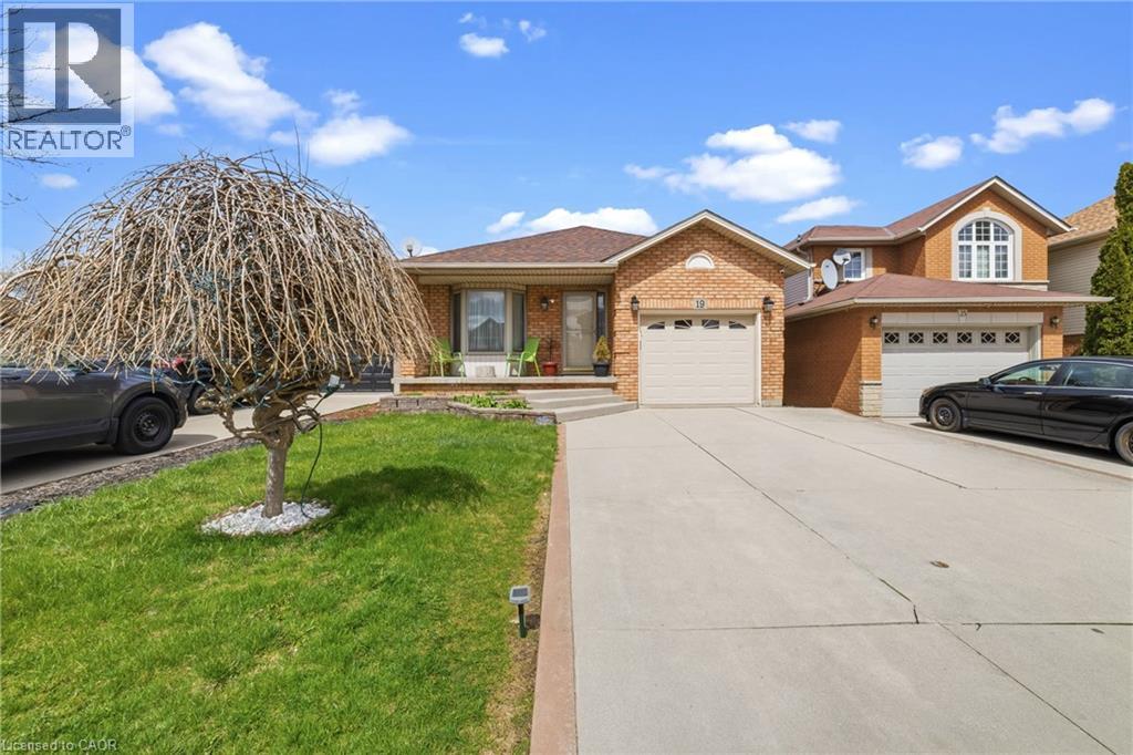 19 Sedona Court, Hamilton, Ontario  L9B 2R1 - Photo 2 - 40823033