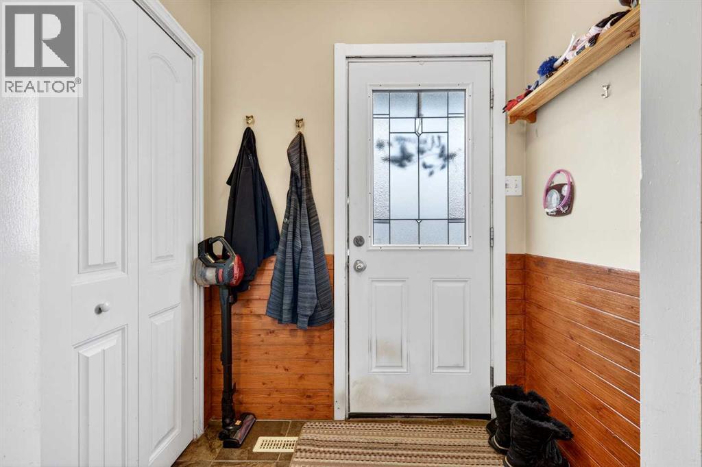 209 1 Avenue SE, Langdon, Alberta  T0J 1X1 - Photo 4 - A2302295