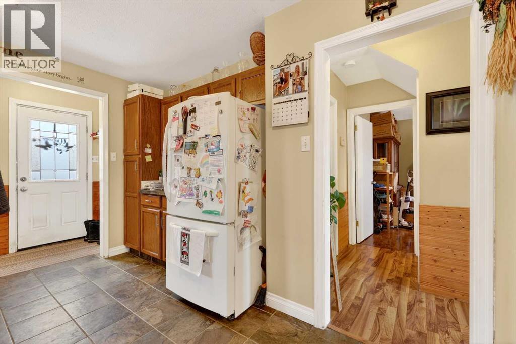 209 1 Avenue SE, Langdon, Alberta  T0J 1X1 - Photo 9 - A2302295