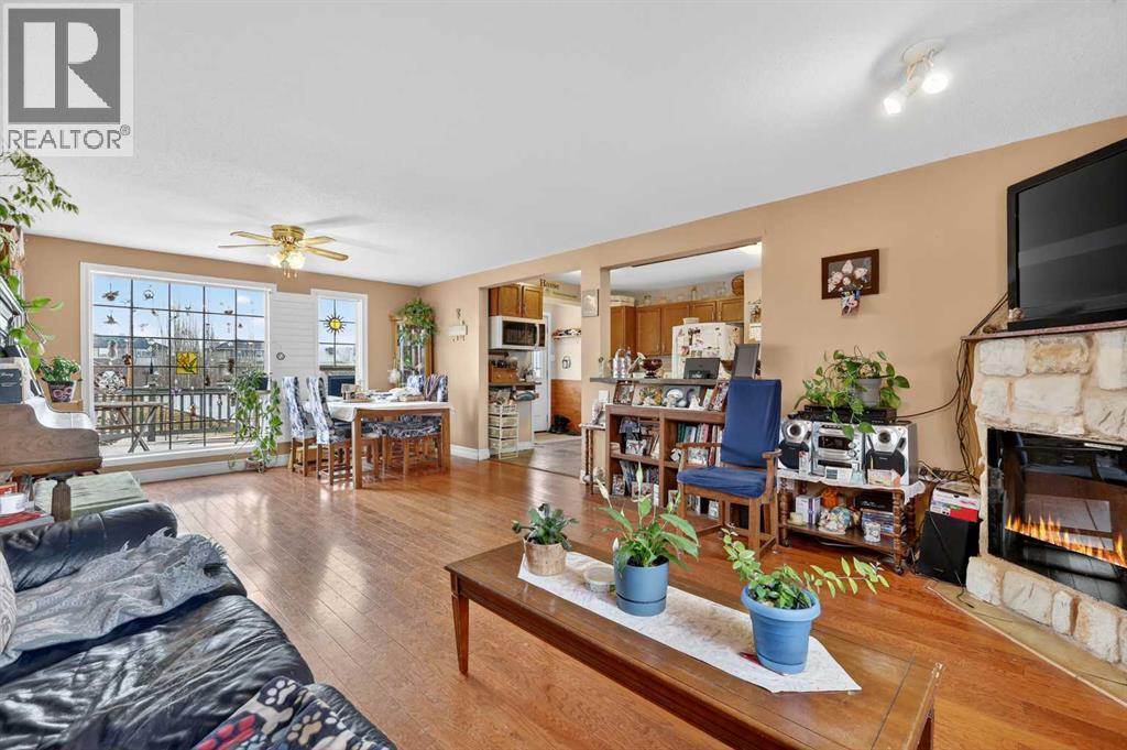 209 1 Avenue SE, Langdon, Alberta  T0J 1X1 - Photo 15 - A2302295