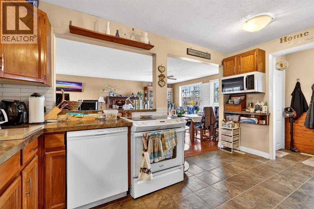 209 1 Avenue SE, Langdon, Alberta  T0J 1X1 - Photo 8 - A2302295