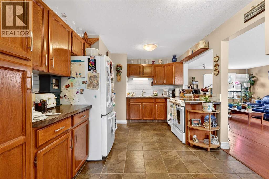 209 1 Avenue SE, Langdon, Alberta  T0J 1X1 - Photo 6 - A2302295