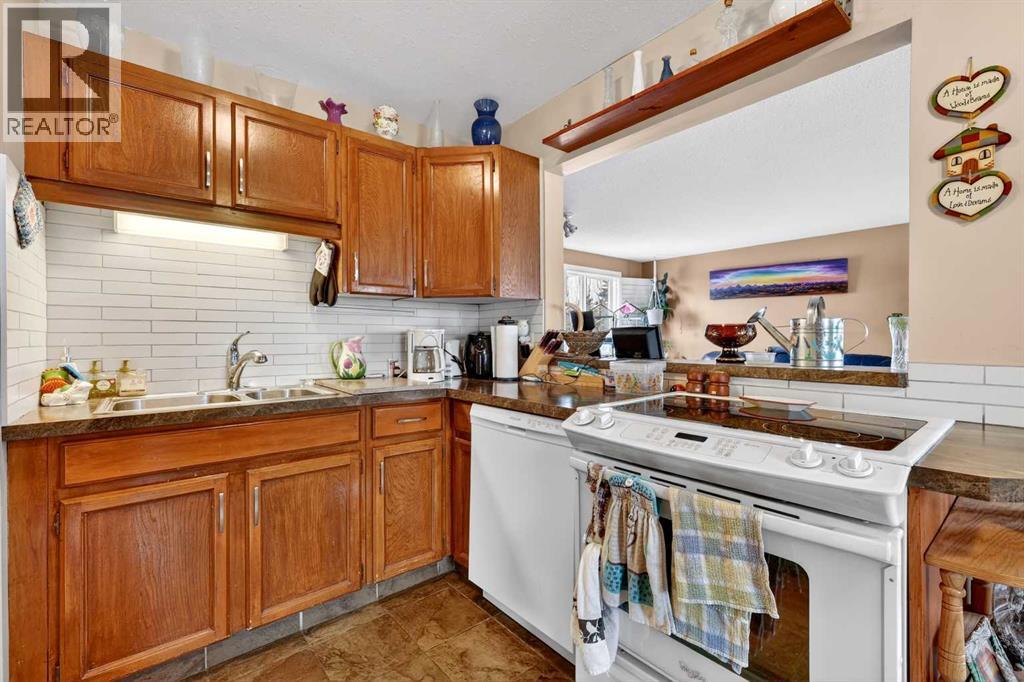 209 1 Avenue SE, Langdon, Alberta  T0J 1X1 - Photo 7 - A2302295