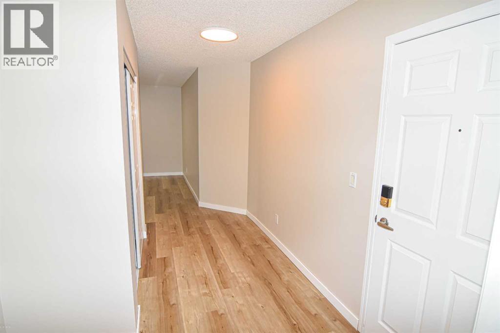 109, 2022 Canyon Meadows Drive Se, Calgary, Alberta  T2J 7H1 - Photo 5 - A2302347
