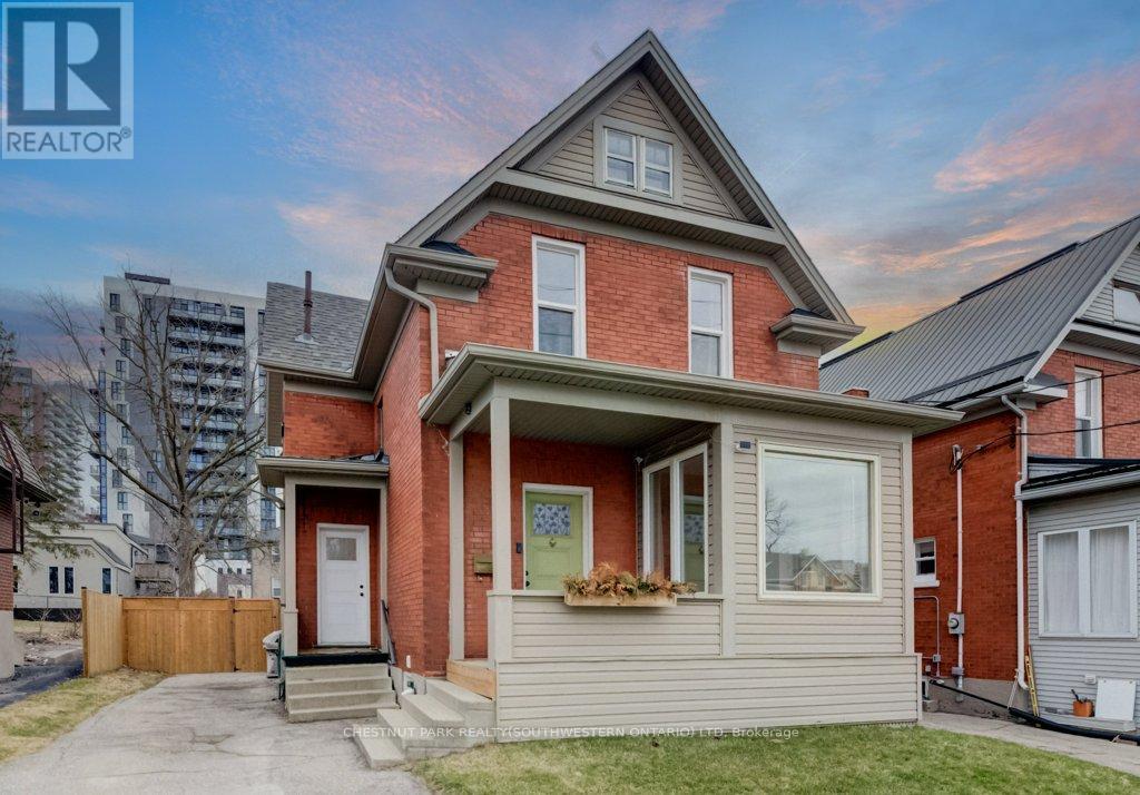 8 Spring Street E, Waterloo, Ontario  N2J 2L8 - Photo 2 - X13032832