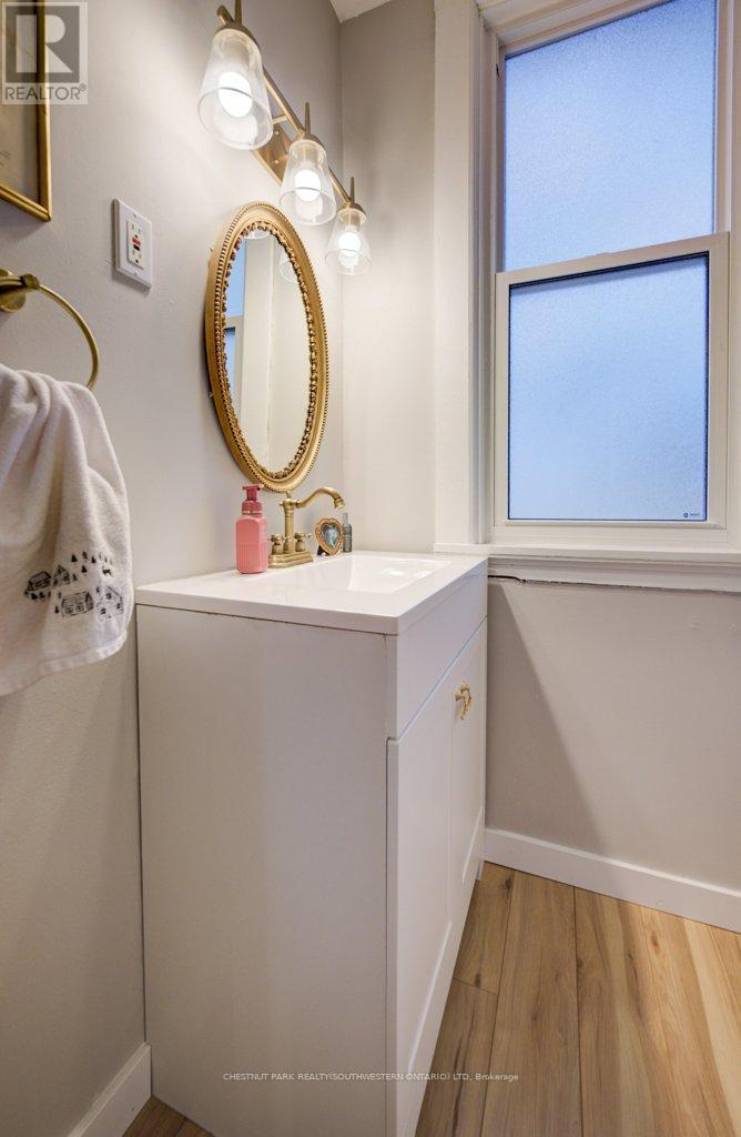 8 Spring Street E, Waterloo, Ontario  N2J 2L8 - Photo 21 - X13032832